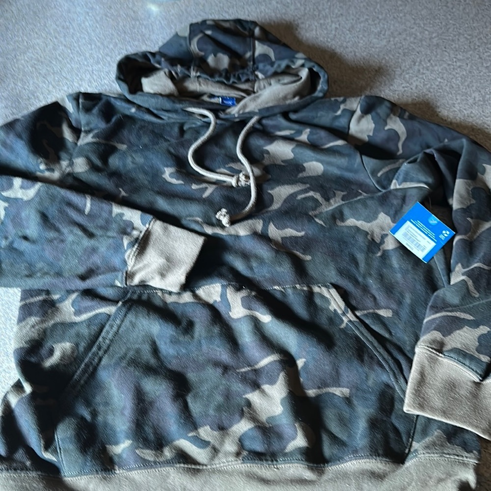 dark camo print hoodie. BRAND NEW!  Never wore.